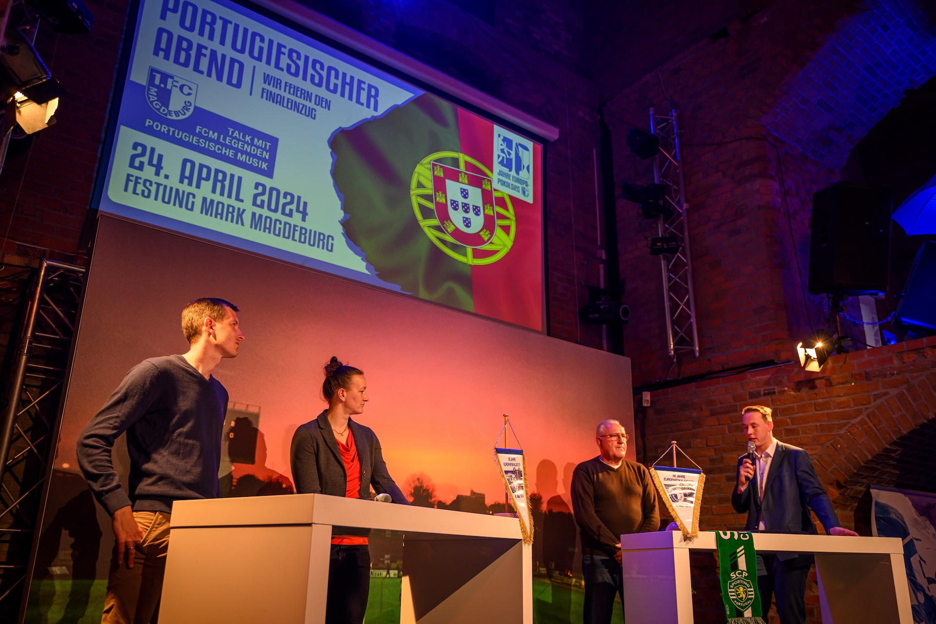 Matthias Tischer, Almuth Schult und Ulrich Schulze sprachen mit Moderator Hendrik Heidrich über das Torwartspiel.